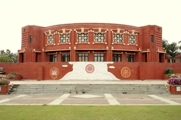 IIM Lucknow campus