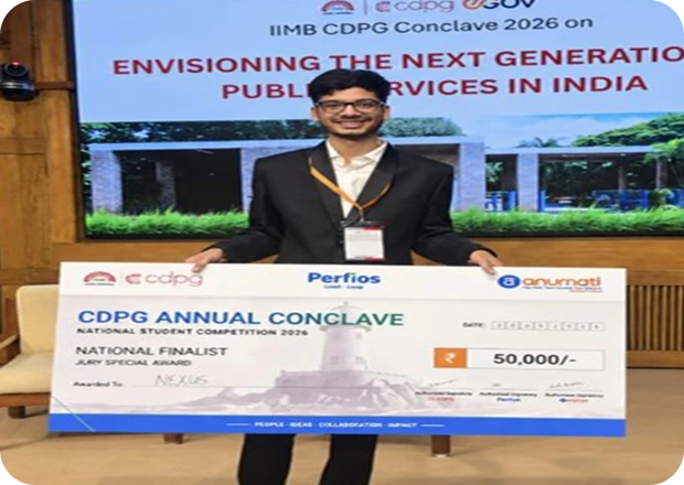 Yuvraj Daga receiving the Jury Special Award cheque at the IIMB CDPG Conclave 2026